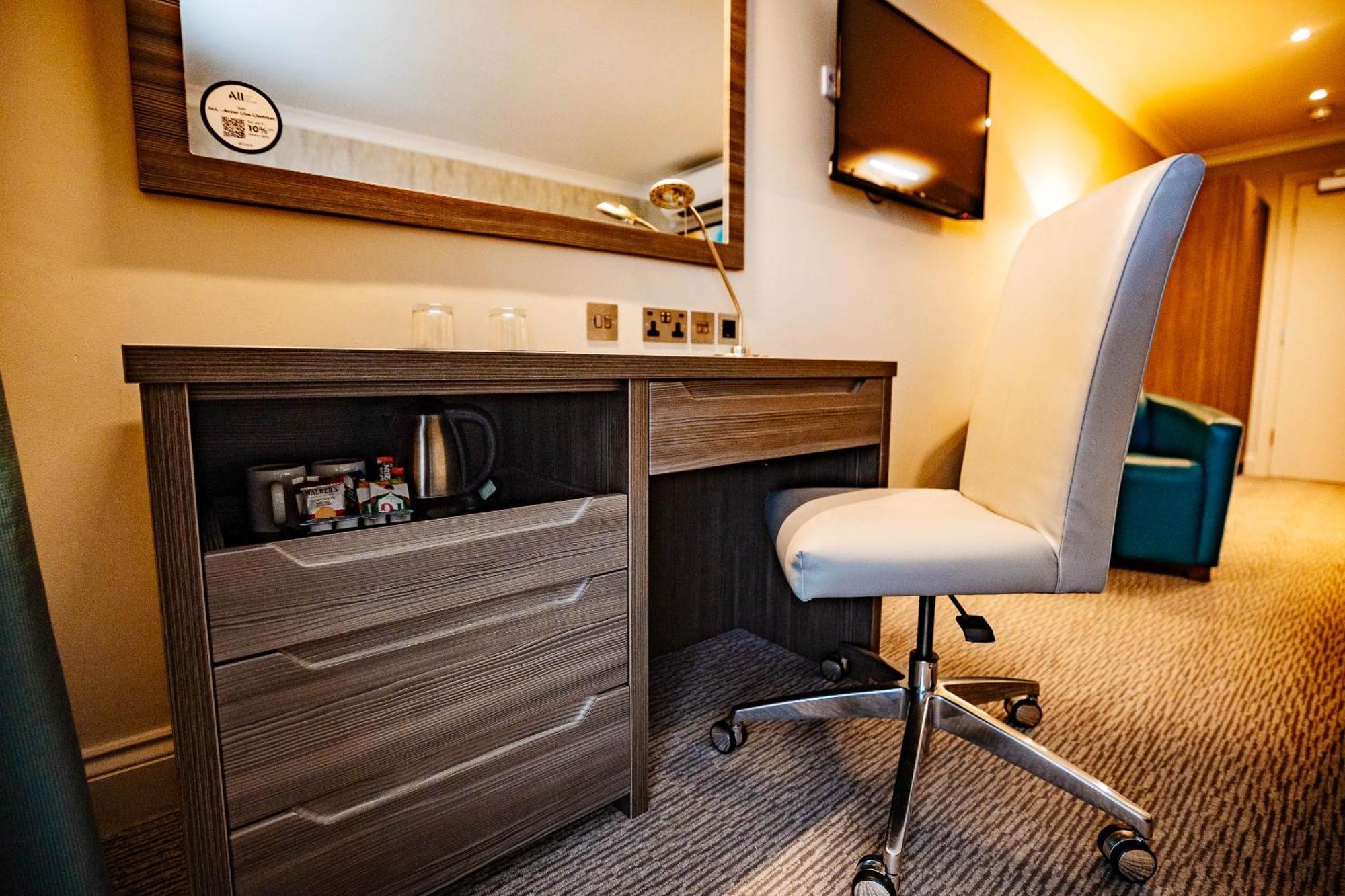 Mercure Milton Keynes Hotel Екстериор снимка